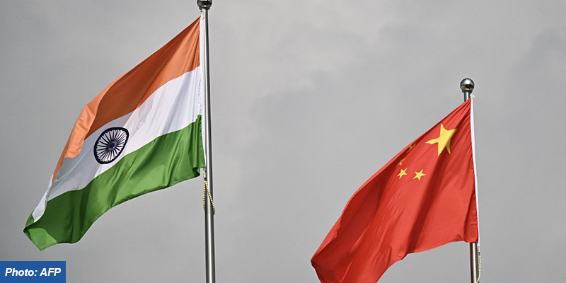 india-china-flags